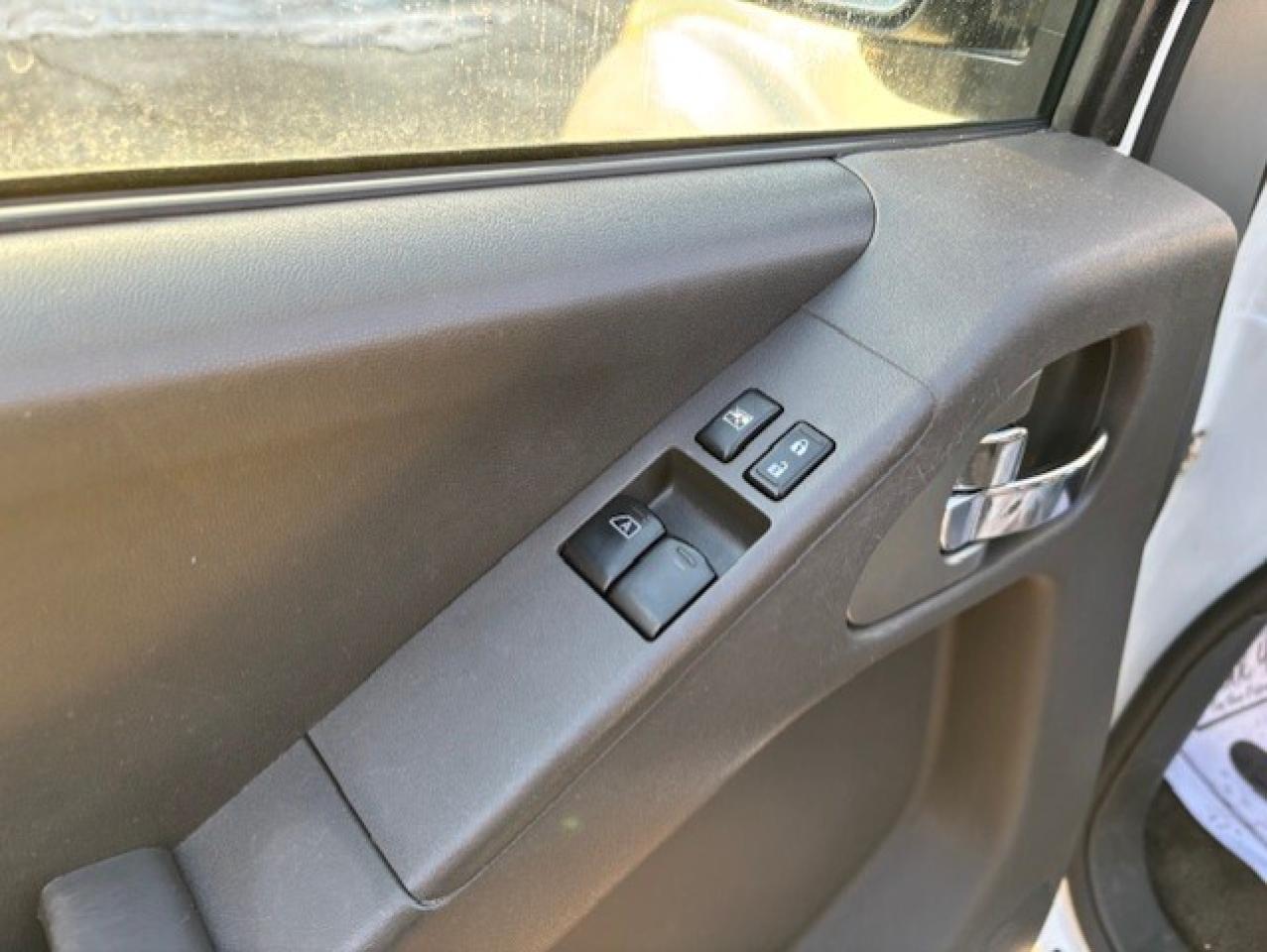 2014 Nissan Frontier SV KING CAB-1 OWNER-NO ACCIDENTS-CERTIFIED-TOW PKG Photo