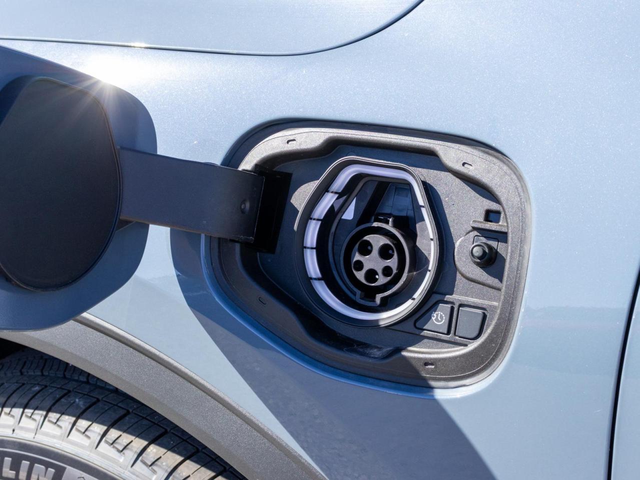 2026 Ford Escape PHEV 4dr Front-Wheel Drive Photo