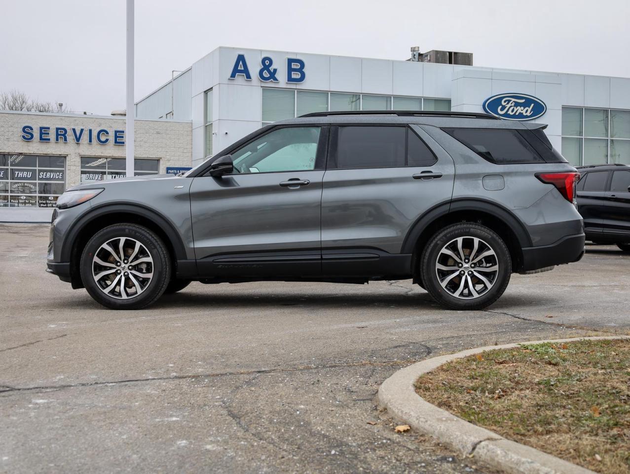 2025 Ford Explorer ST-Line 4dr 4x4 Photo4