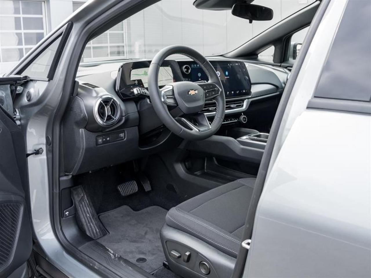 2026 Chevrolet Equinox EV LT 4dr Photo