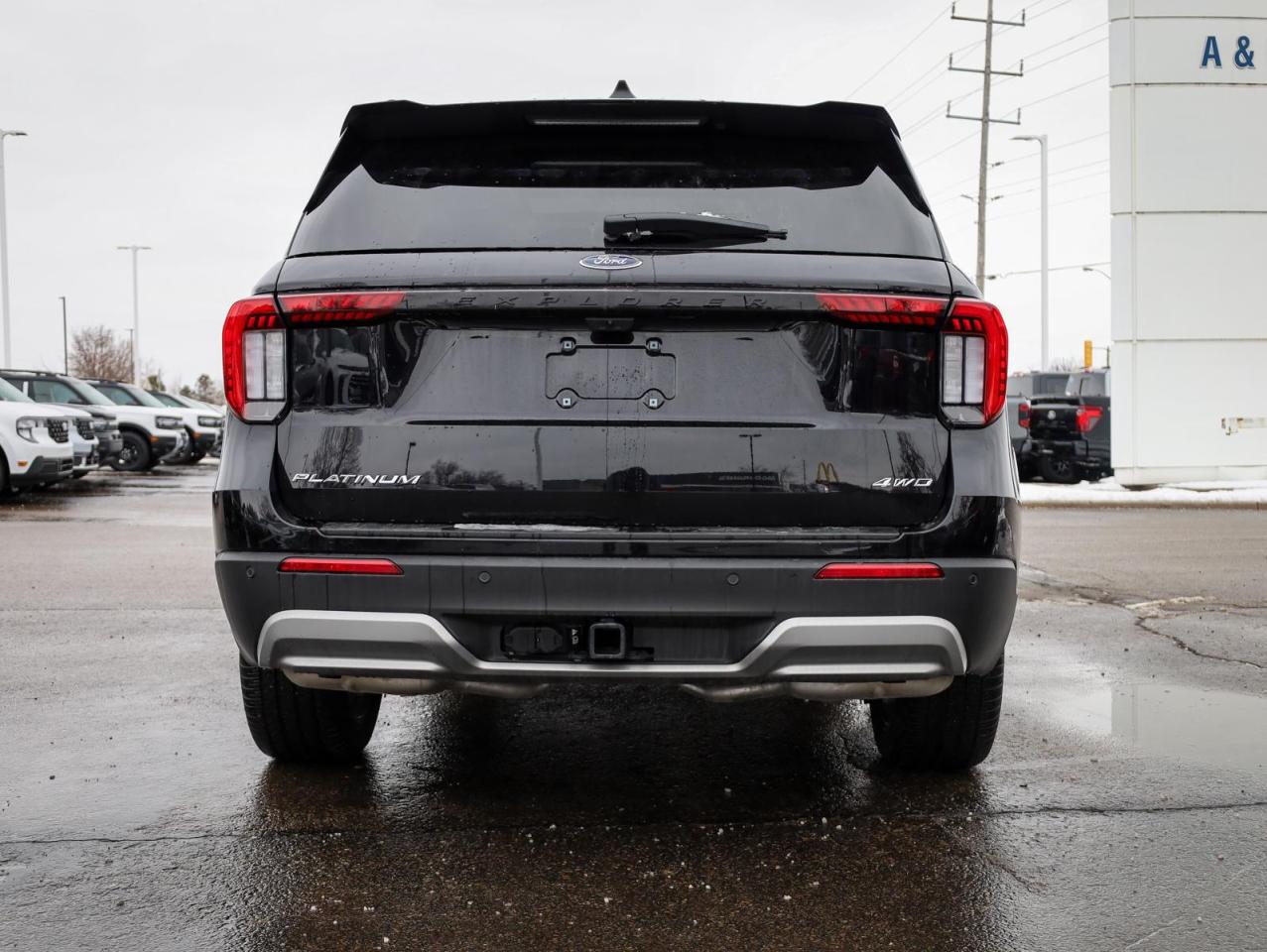 2025 Ford Explorer Platinum 4dr 4x4 Photo3