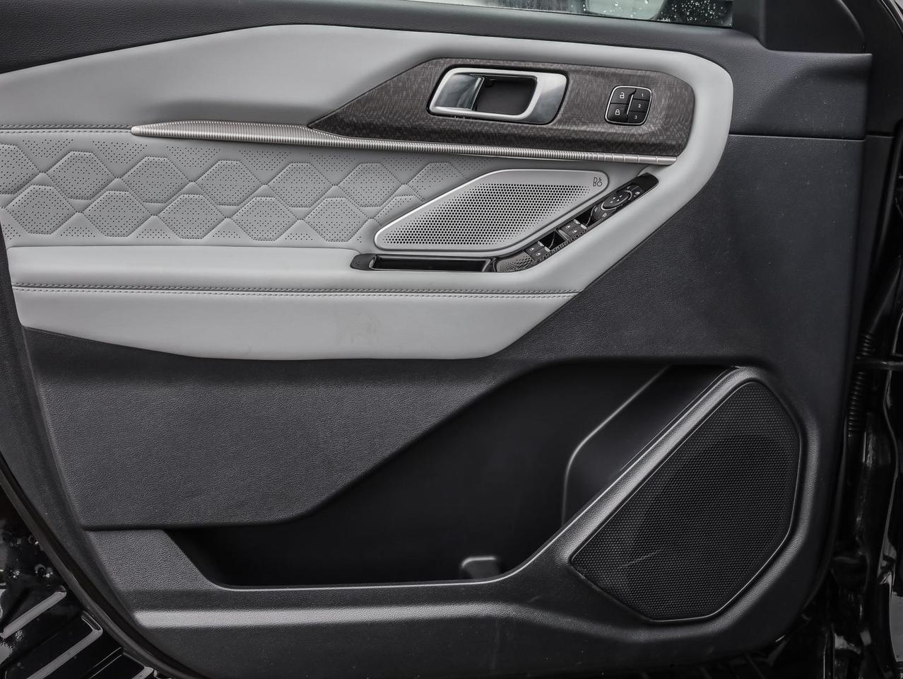 2025 Ford Explorer Platinum 4dr 4x4 Photo