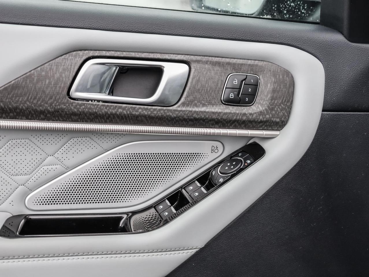 2025 Ford Explorer Platinum 4dr 4x4 Photo