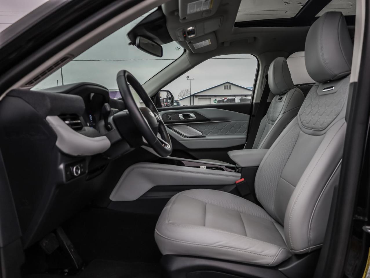 2025 Ford Explorer Platinum 4dr 4x4 Photo