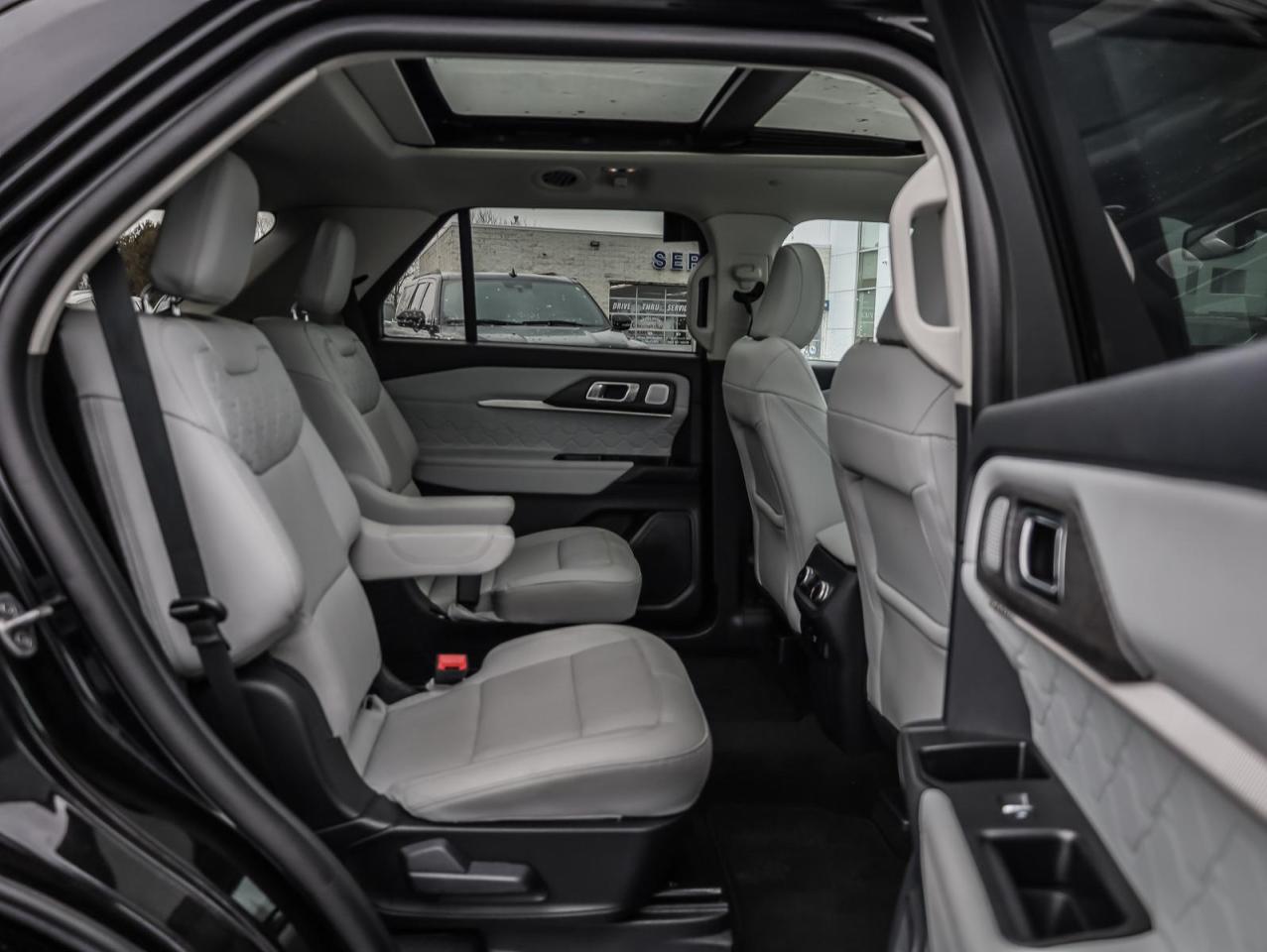 2025 Ford Explorer Platinum 4dr 4x4 Photo