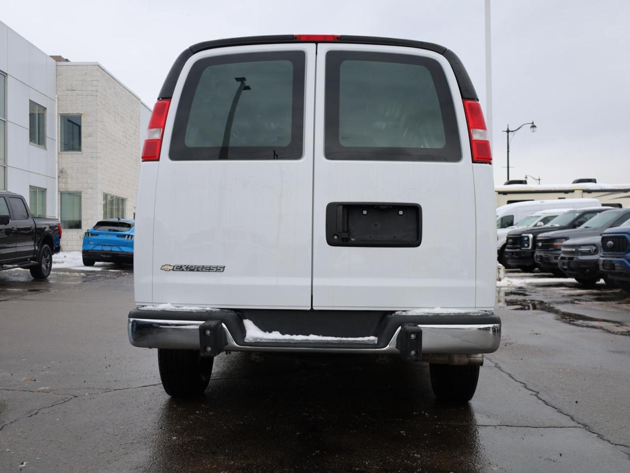 2024 Chevrolet Express 2500 Work Van Rear-Wheel Drive Cargo Van Photo3