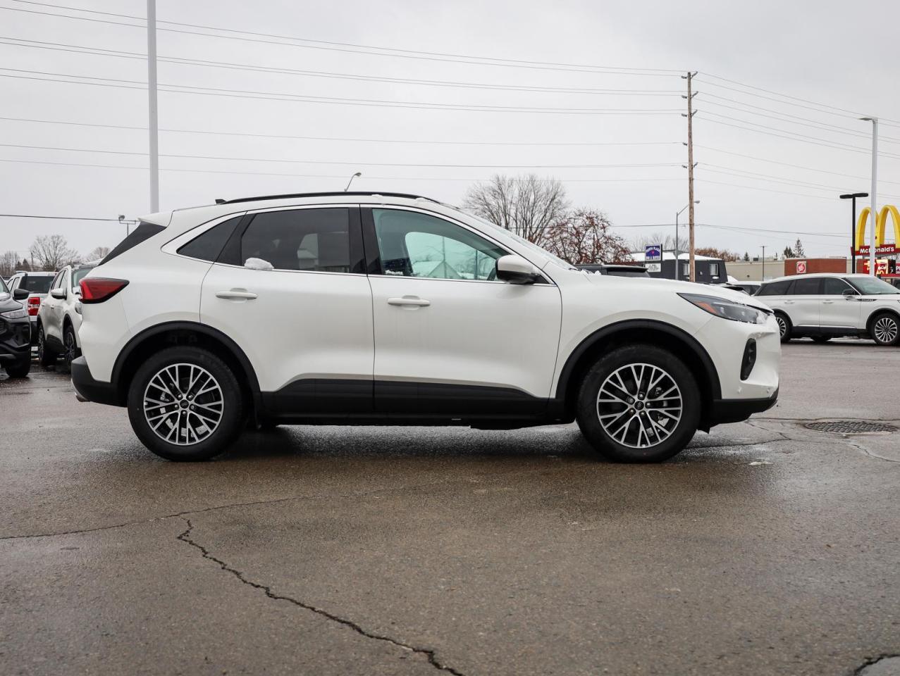 2025 Ford Escape PHEV 4dr Front-Wheel Drive Photo2