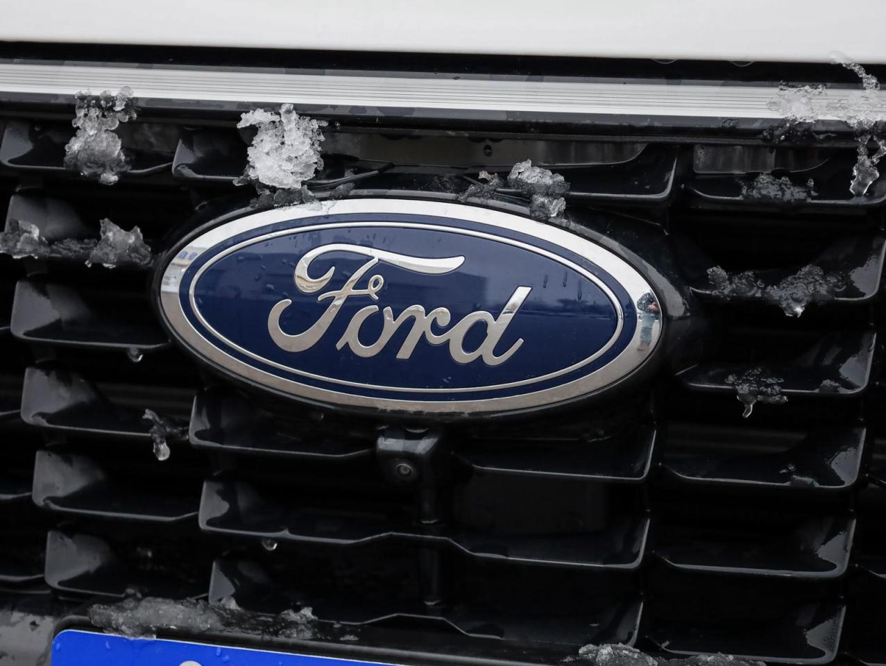 2025 Ford Escape PHEV 4dr Front-Wheel Drive Photo