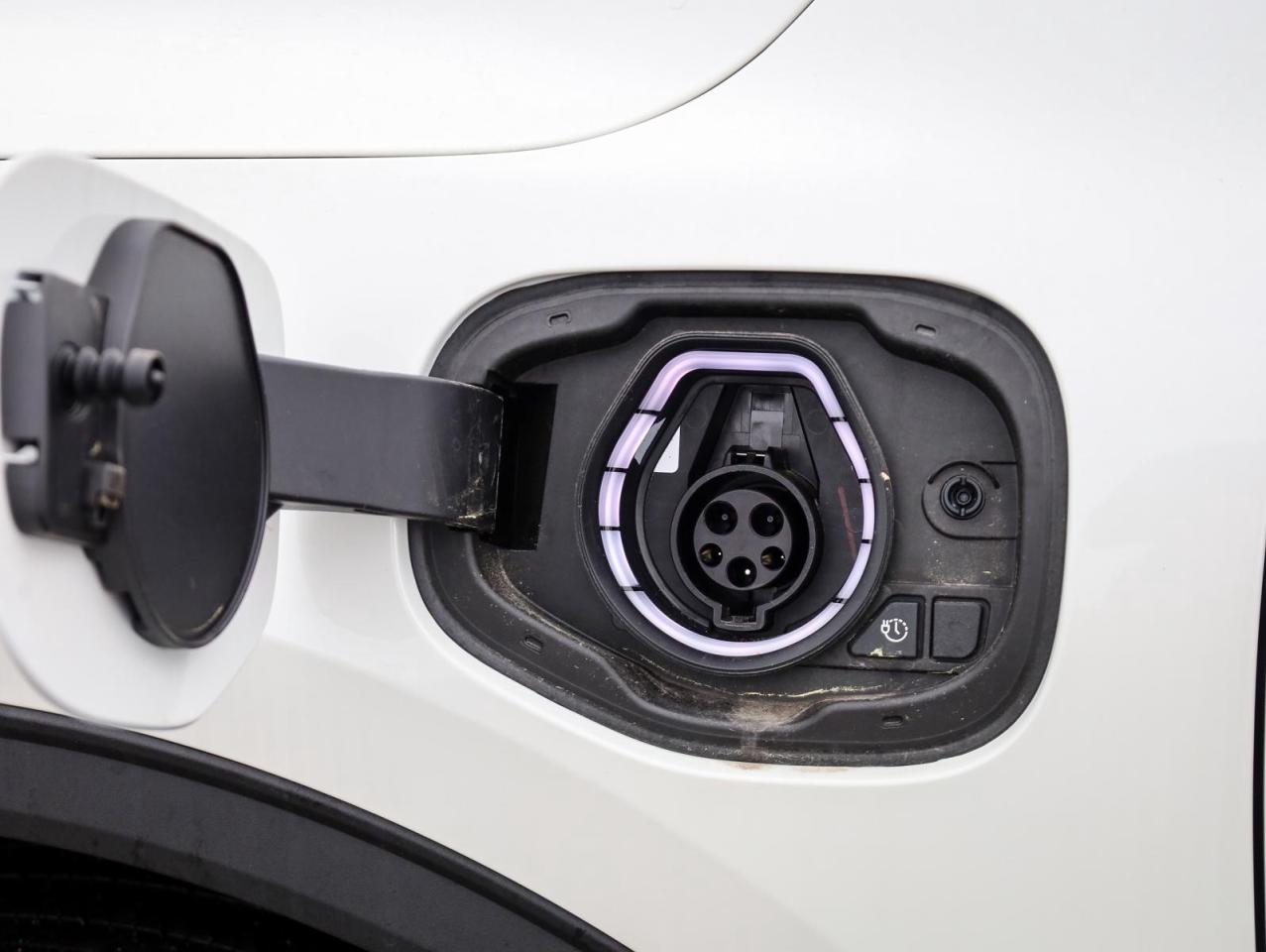 2025 Ford Escape PHEV 4dr Front-Wheel Drive Photo