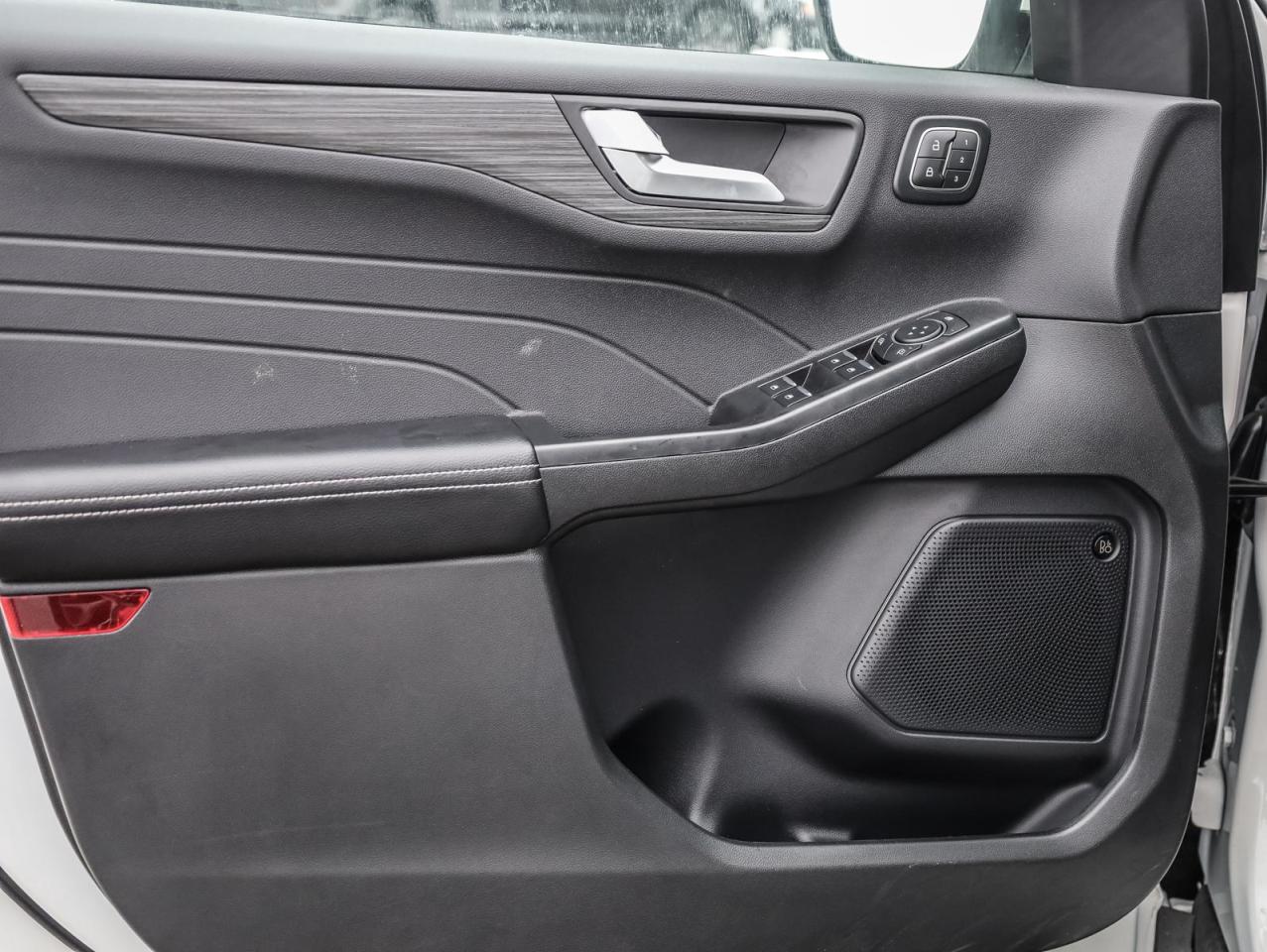 2025 Ford Escape PHEV 4dr Front-Wheel Drive Photo