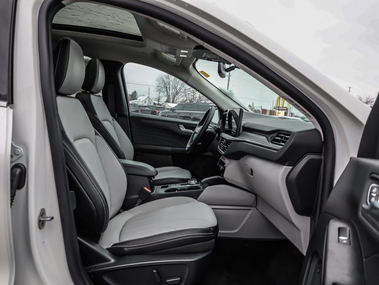 2025 Ford Escape PHEV 4dr Front-Wheel Drive Photo