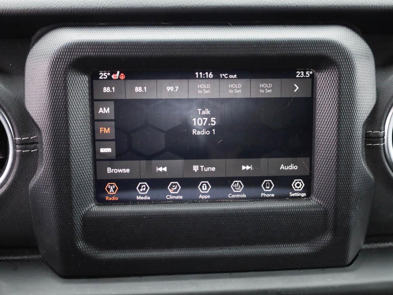 2021 Jeep WRANGLER UNLIMITED Sahara 4dr 4x4 Photo