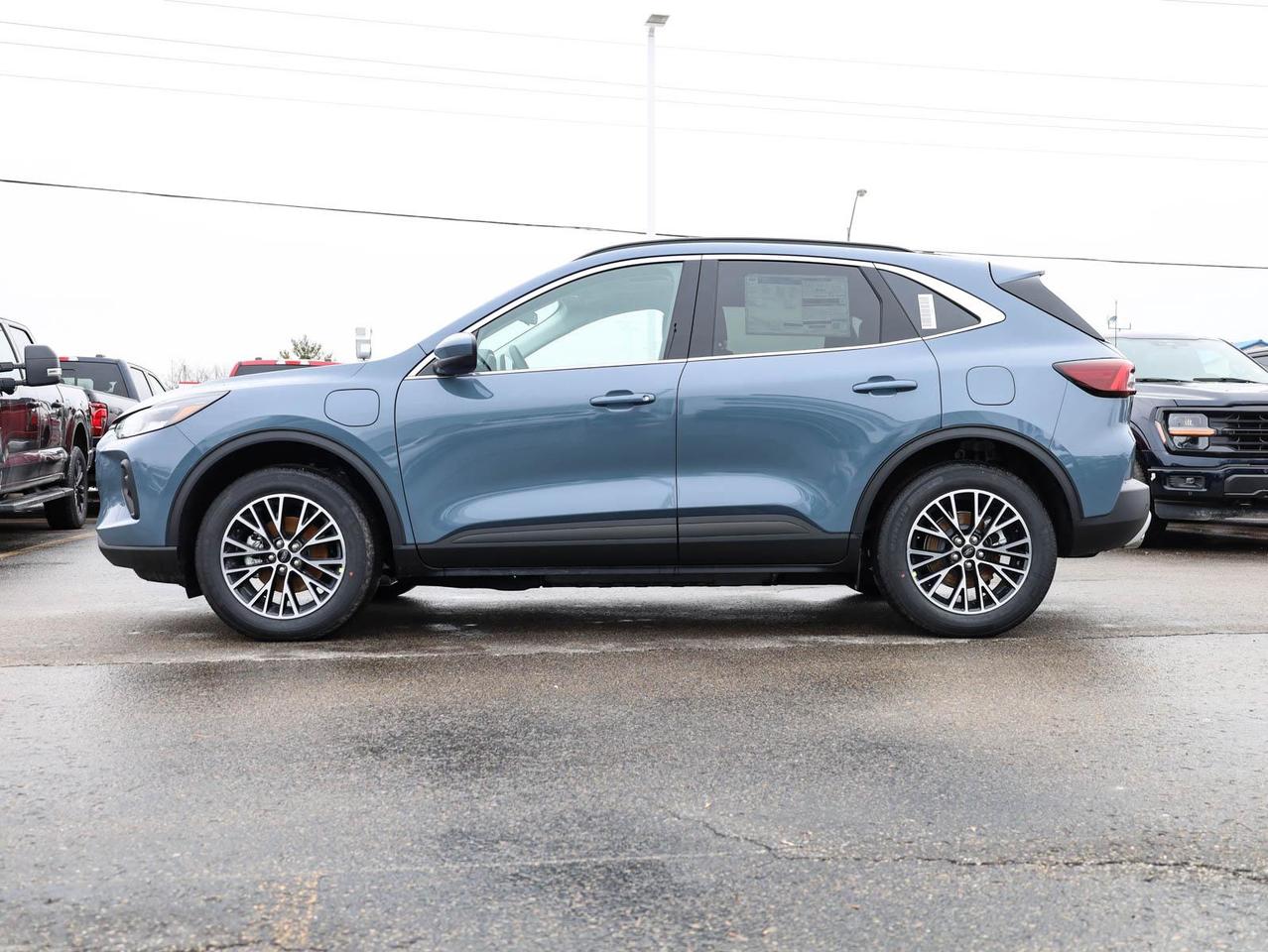 2026 Ford Escape PHEV 4dr Front-Wheel Drive Photo4