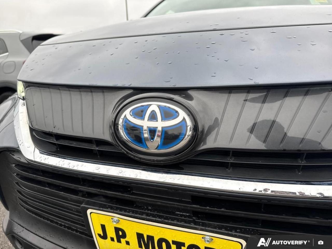 2022 Toyota Venza LE BACKUP CAM   BLUETOOTH   HTD SEATS   KEYLESS EN Photo