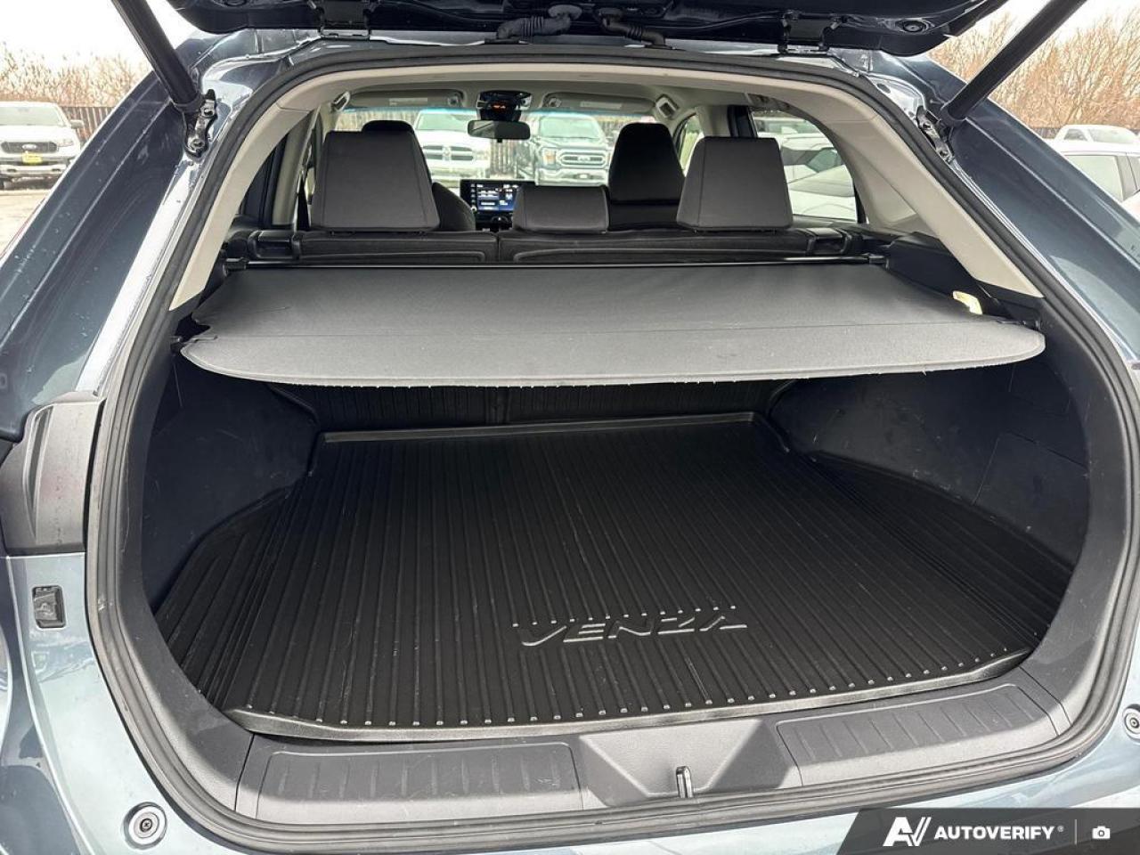 2022 Toyota Venza LE BACKUP CAM   BLUETOOTH   HTD SEATS   KEYLESS EN Photo