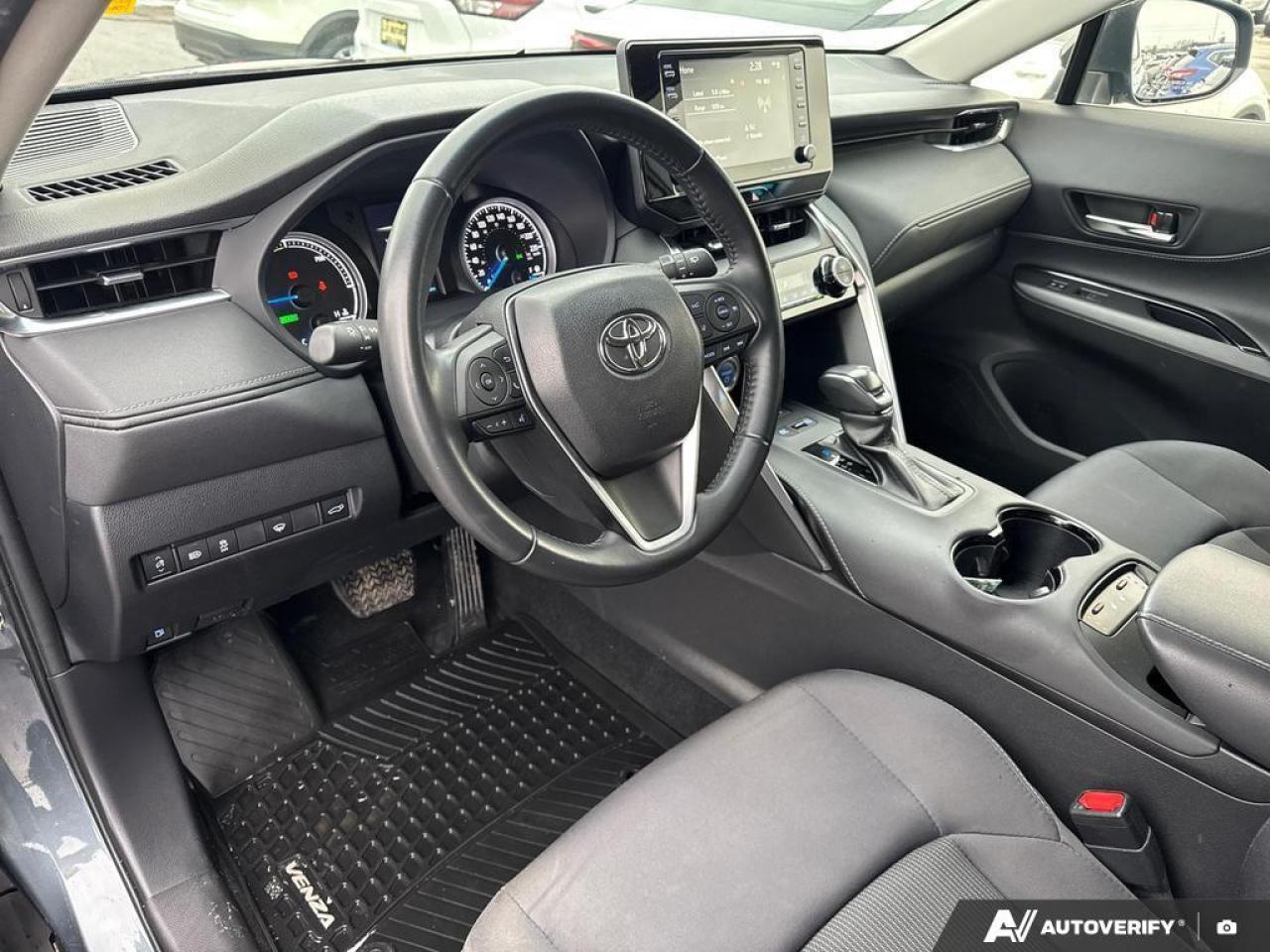 2022 Toyota Venza LE BACKUP CAM   BLUETOOTH   HTD SEATS   KEYLESS EN Photo