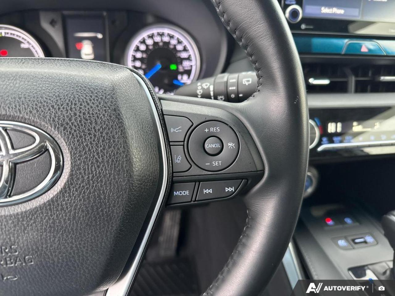 2022 Toyota Venza LE BACKUP CAM   BLUETOOTH   HTD SEATS   KEYLESS EN Photo