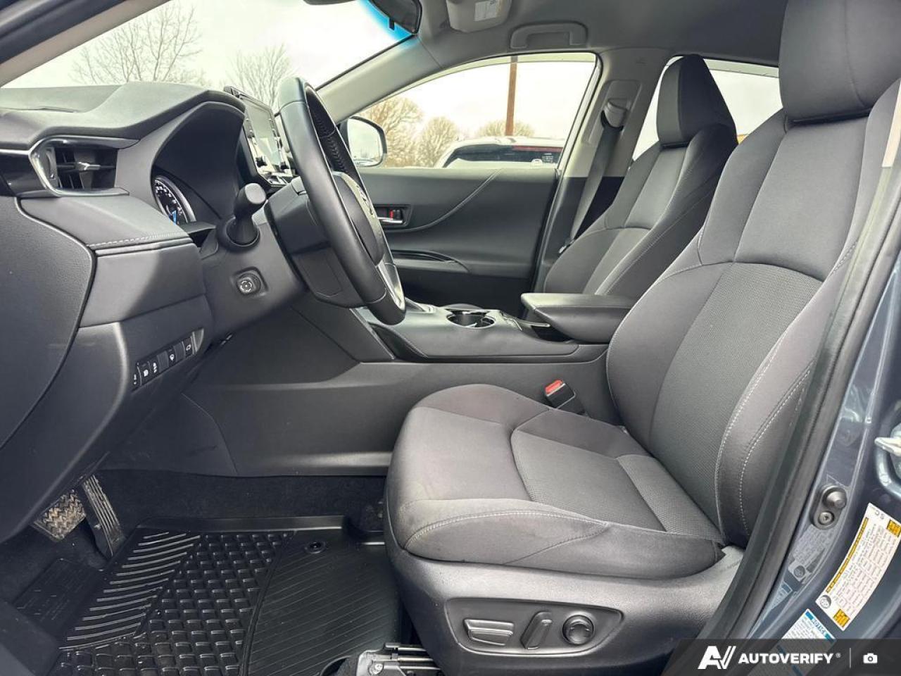 2022 Toyota Venza LE BACKUP CAM   BLUETOOTH   HTD SEATS   KEYLESS EN Photo