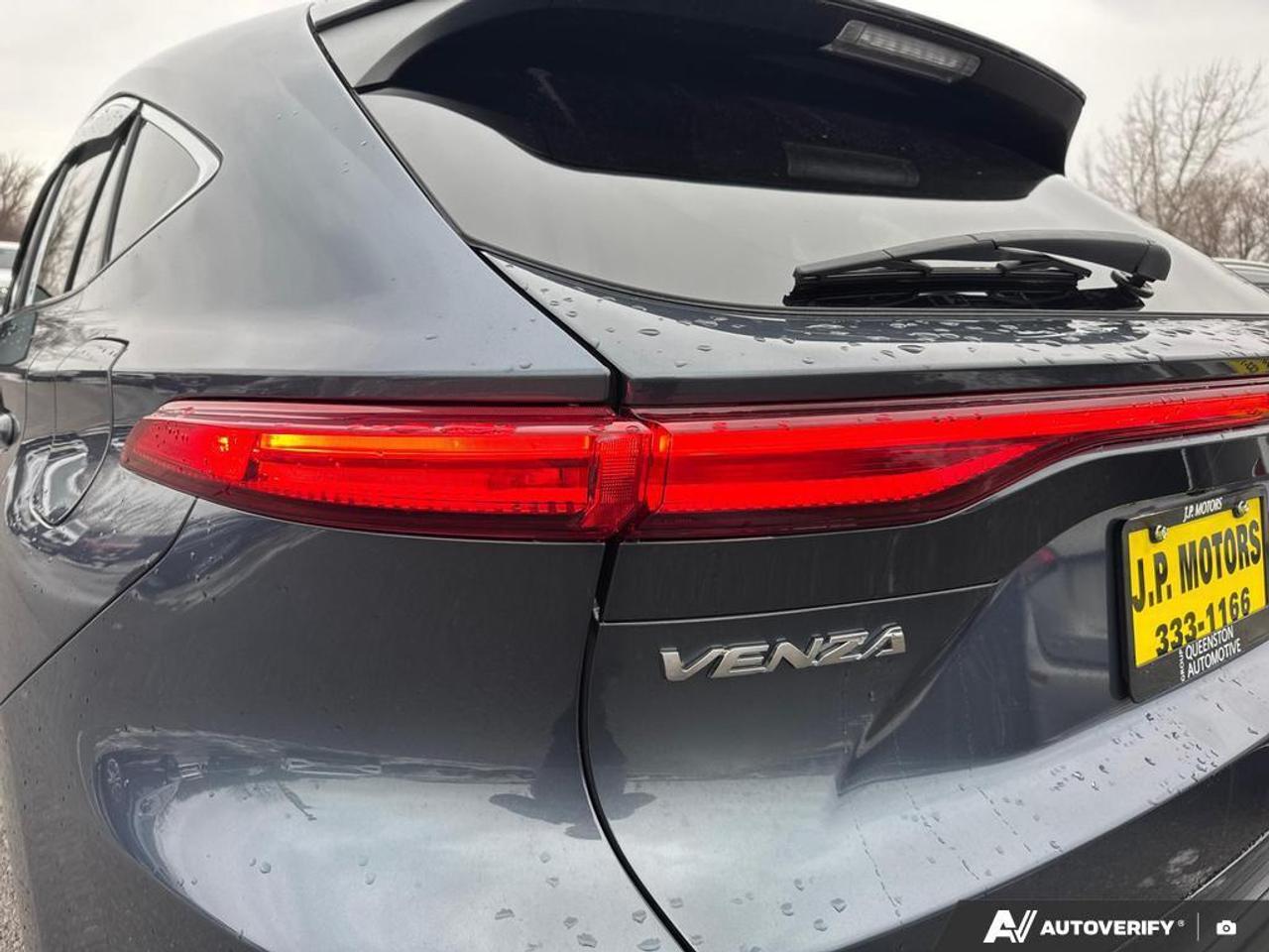 2022 Toyota Venza LE BACKUP CAM   BLUETOOTH   HTD SEATS   KEYLESS EN Photo