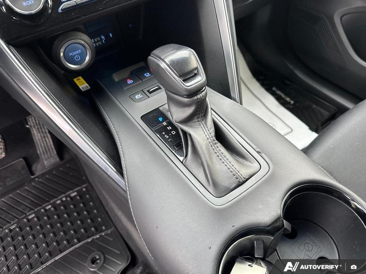 2022 Toyota Venza LE BACKUP CAM   BLUETOOTH   HTD SEATS   KEYLESS EN Photo