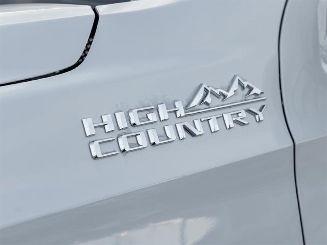 2026 Chevrolet Suburban High Country 4dr 4x4 Photo4