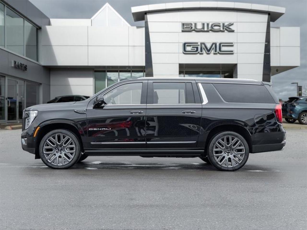 2026 GMC Yukon XL Denali Ultimate 4dr 4x4 Photo2