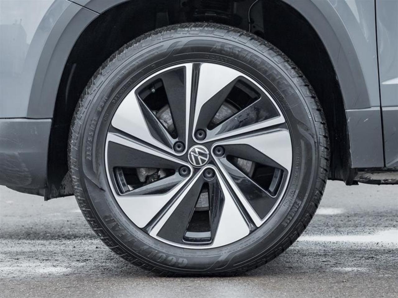 2023 Volkswagen Taos Comfortline 4dr All-Wheel Drive 4MOTION Photo