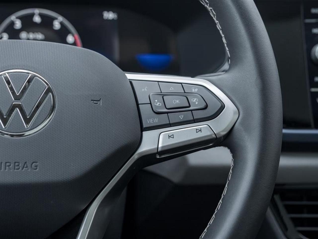 2023 Volkswagen Taos Comfortline 4dr All-Wheel Drive 4MOTION Photo