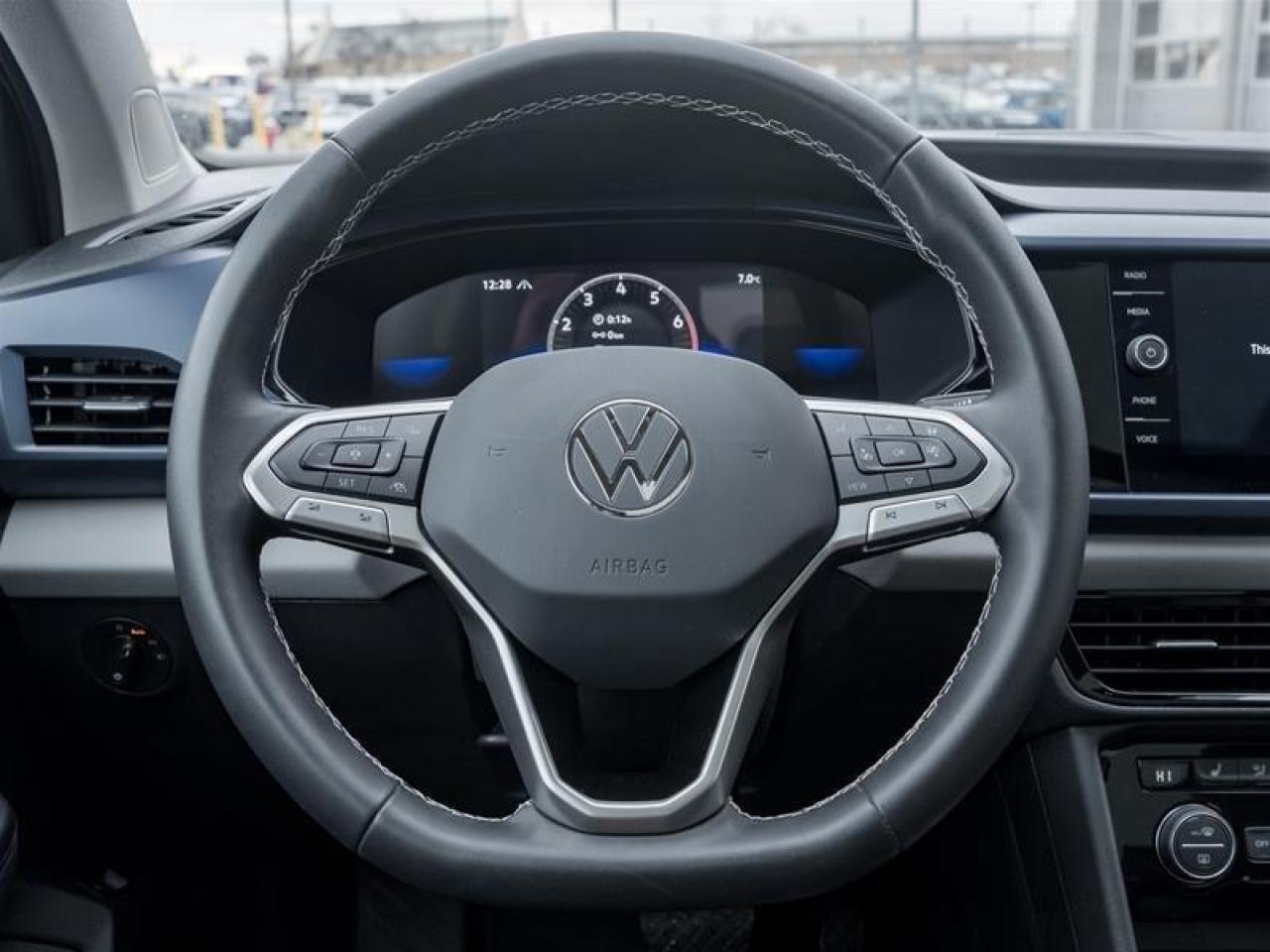 2023 Volkswagen Taos Comfortline 4dr All-Wheel Drive 4MOTION Photo