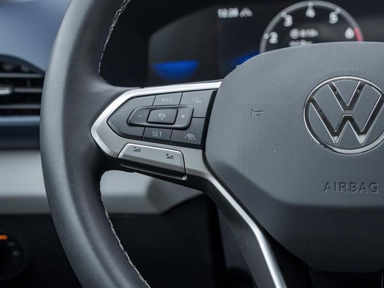 2023 Volkswagen Taos Comfortline 4dr All-Wheel Drive 4MOTION Photo