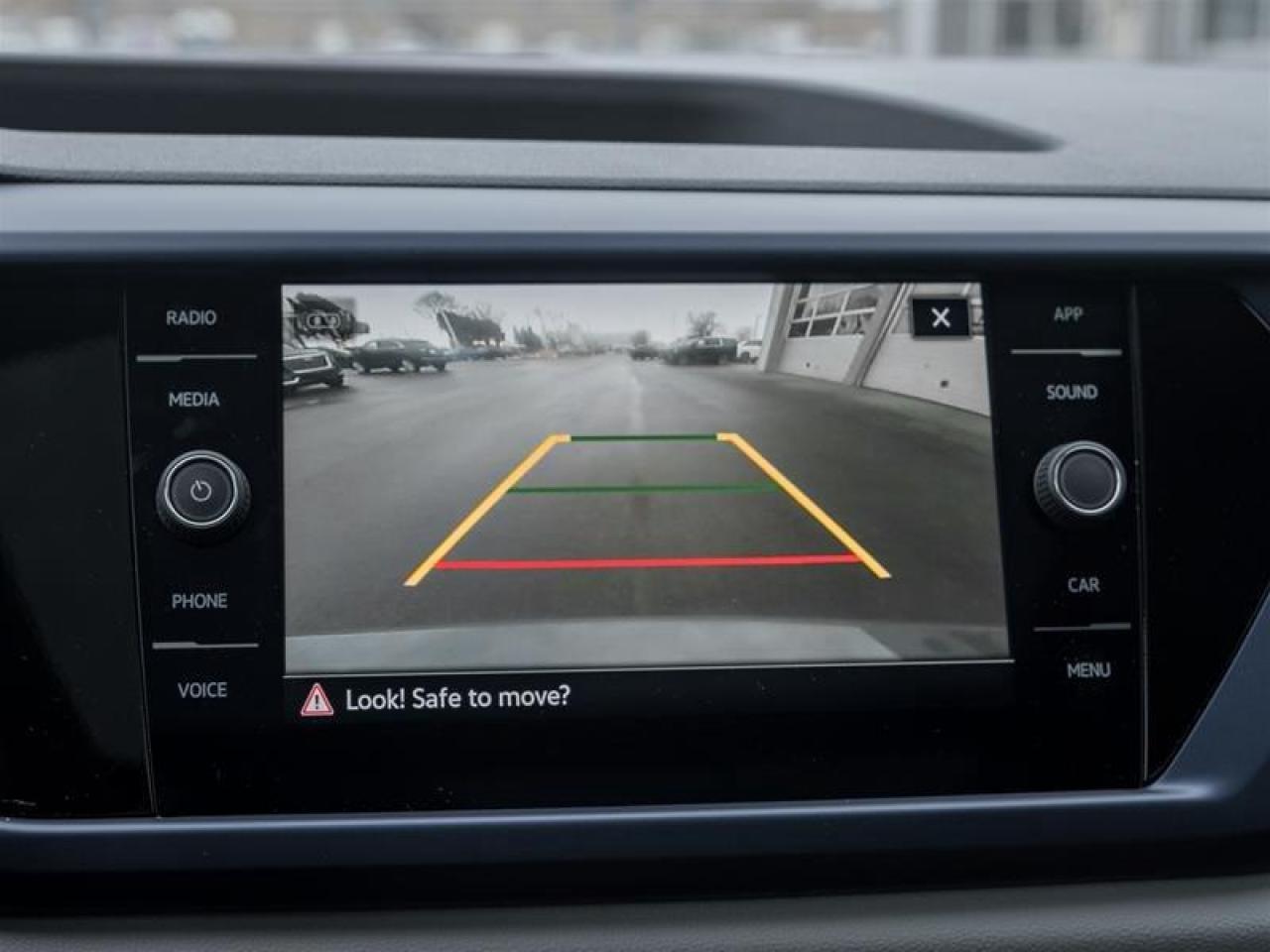 2023 Volkswagen Taos Comfortline 4dr All-Wheel Drive 4MOTION Photo