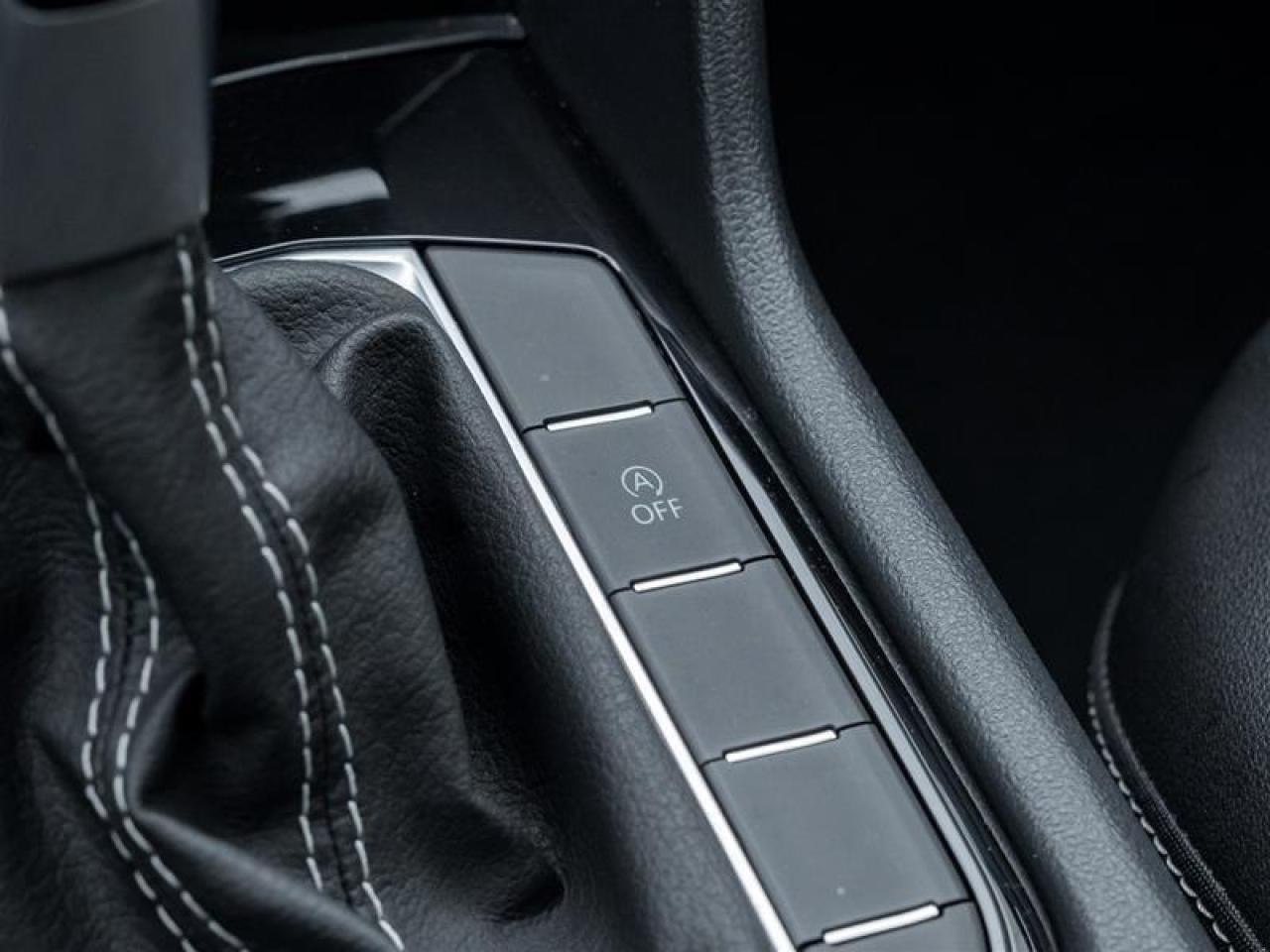 2023 Volkswagen Taos Comfortline 4dr All-Wheel Drive 4MOTION Photo