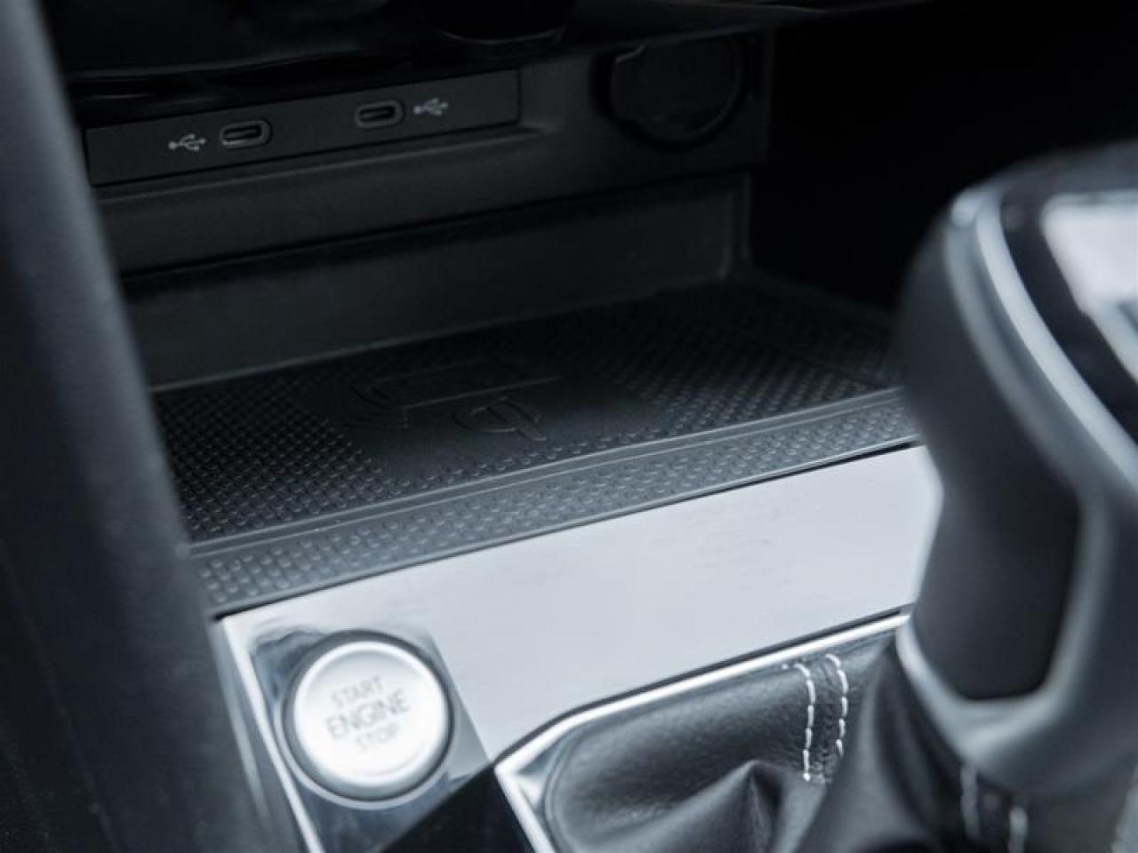 2023 Volkswagen Taos Comfortline 4dr All-Wheel Drive 4MOTION Photo