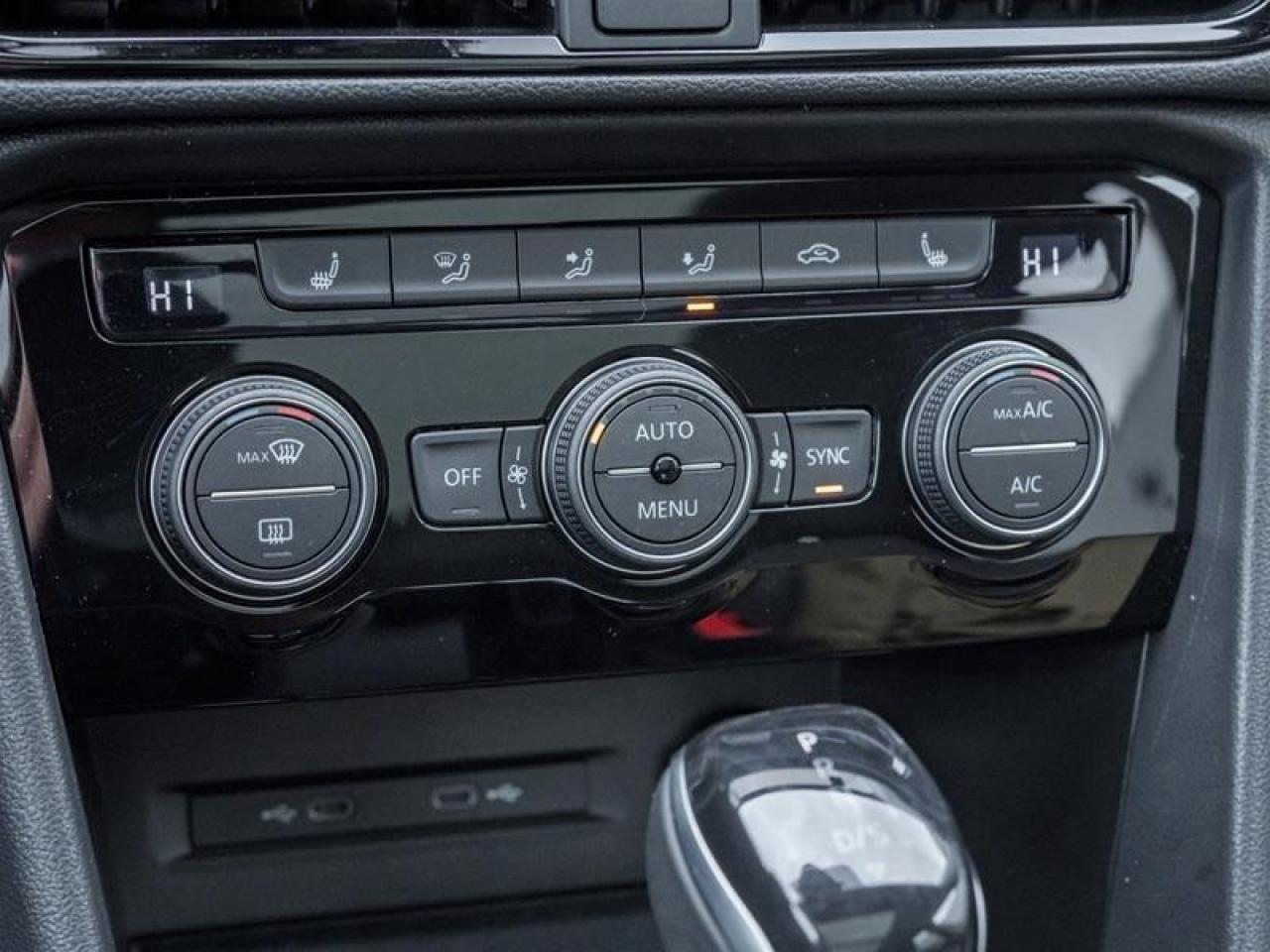 2023 Volkswagen Taos Comfortline 4dr All-Wheel Drive 4MOTION Photo