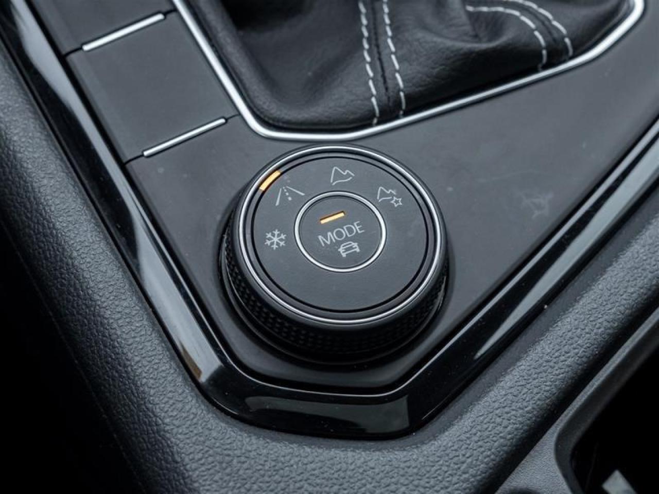 2023 Volkswagen Taos Comfortline 4dr All-Wheel Drive 4MOTION Photo