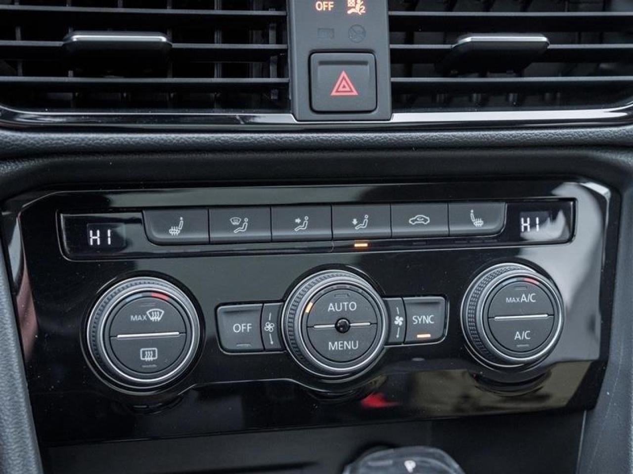 2023 Volkswagen Taos Comfortline 4dr All-Wheel Drive 4MOTION Photo