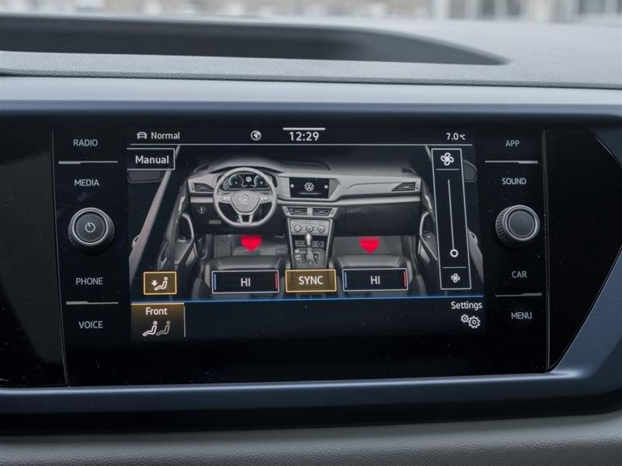 2023 Volkswagen Taos Comfortline 4dr All-Wheel Drive 4MOTION Photo