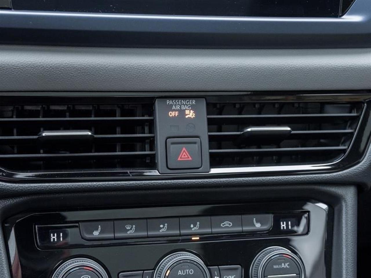 2023 Volkswagen Taos Comfortline 4dr All-Wheel Drive 4MOTION Photo