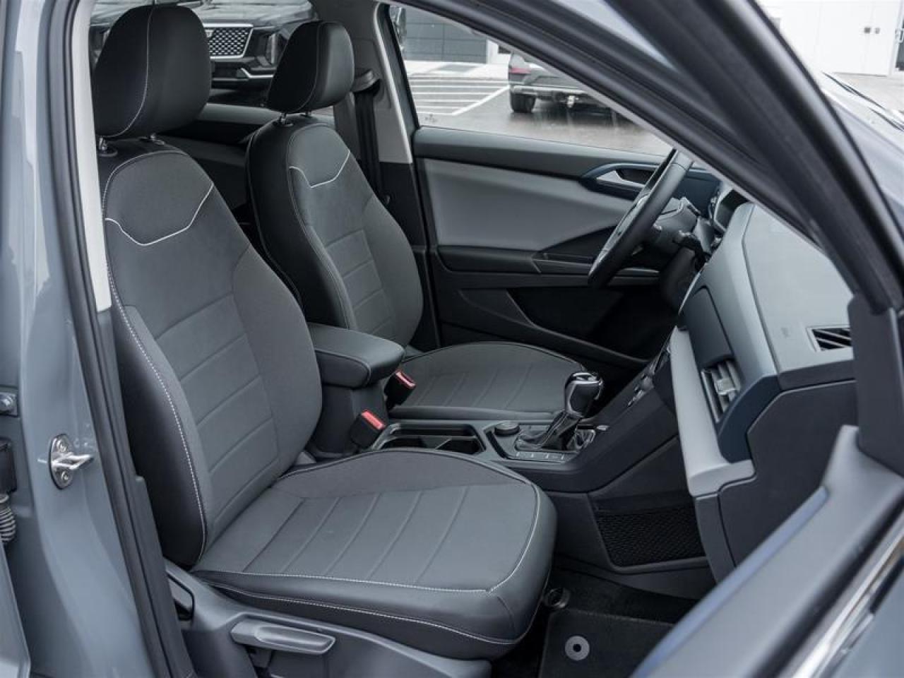 2023 Volkswagen Taos Comfortline 4dr All-Wheel Drive 4MOTION Photo