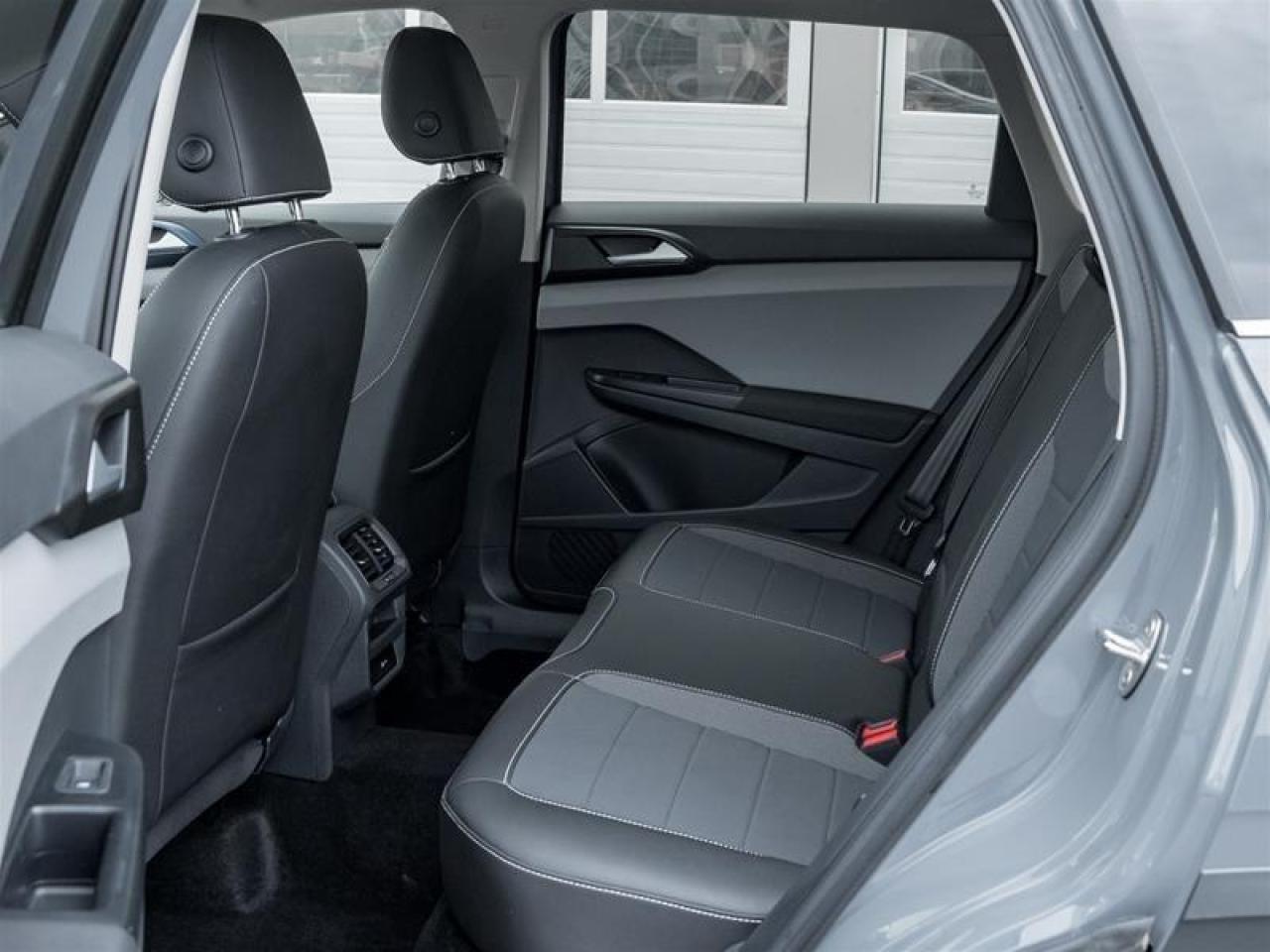 2023 Volkswagen Taos Comfortline 4dr All-Wheel Drive 4MOTION Photo