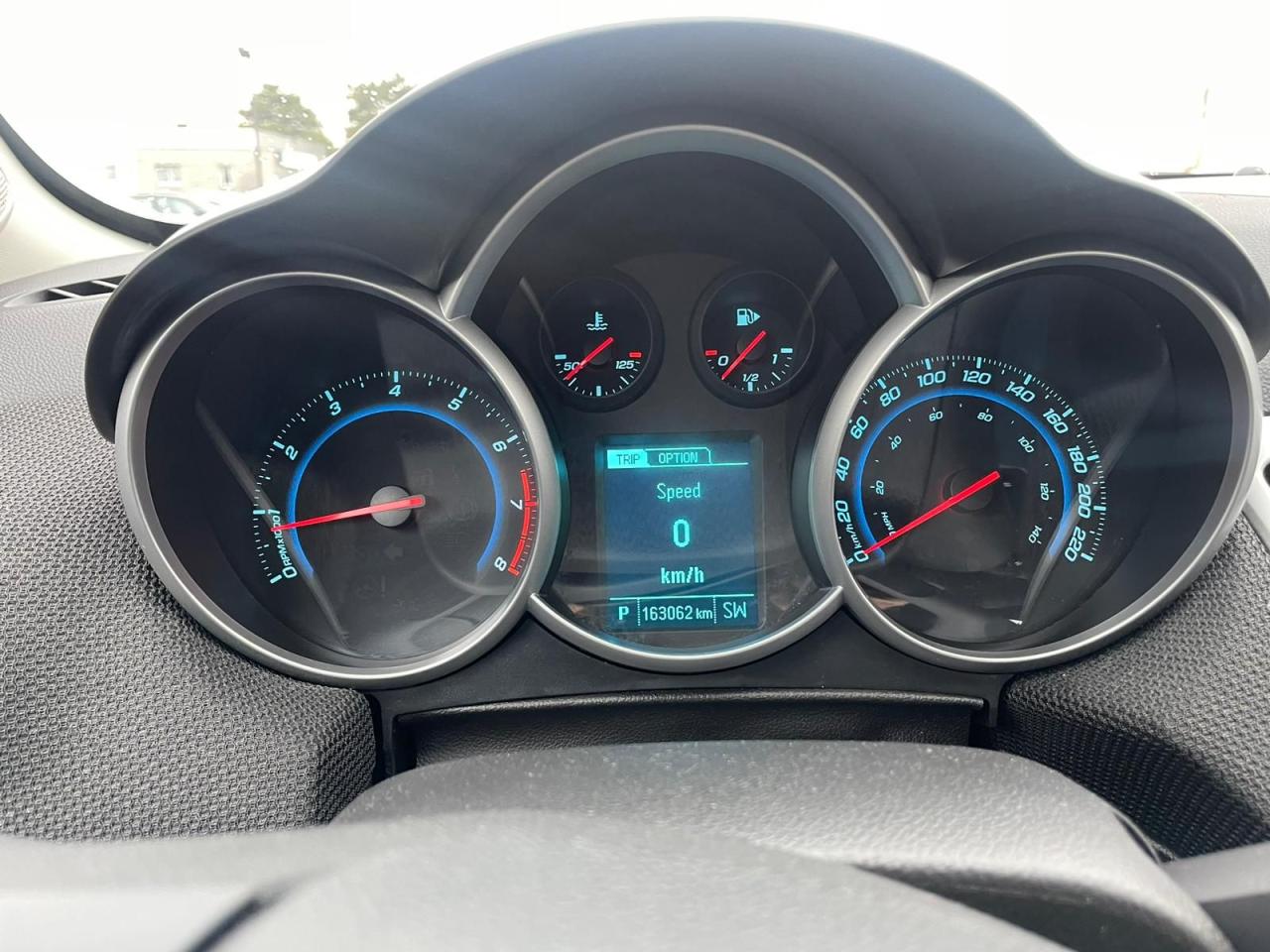 2014 Chevrolet Cruze 4dr Sdn 1LT Photo