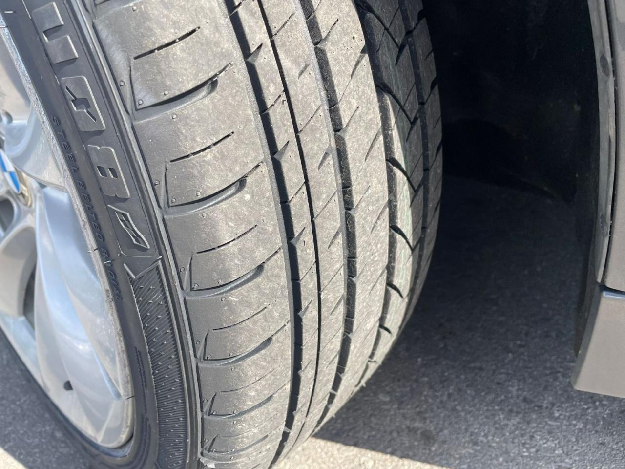 2013 BMW 3 Series 320i AWD LOW KM SAFETY INCLUDED NEW Tires + Brake Photo