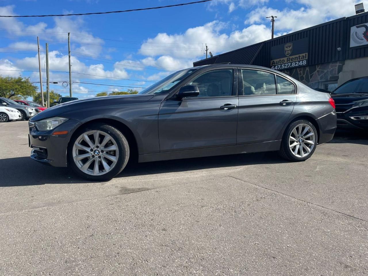 2013 BMW 3 Series 320i AWD LOW KM SAFETY INCLUDED NEW Tires + Brake Photo3