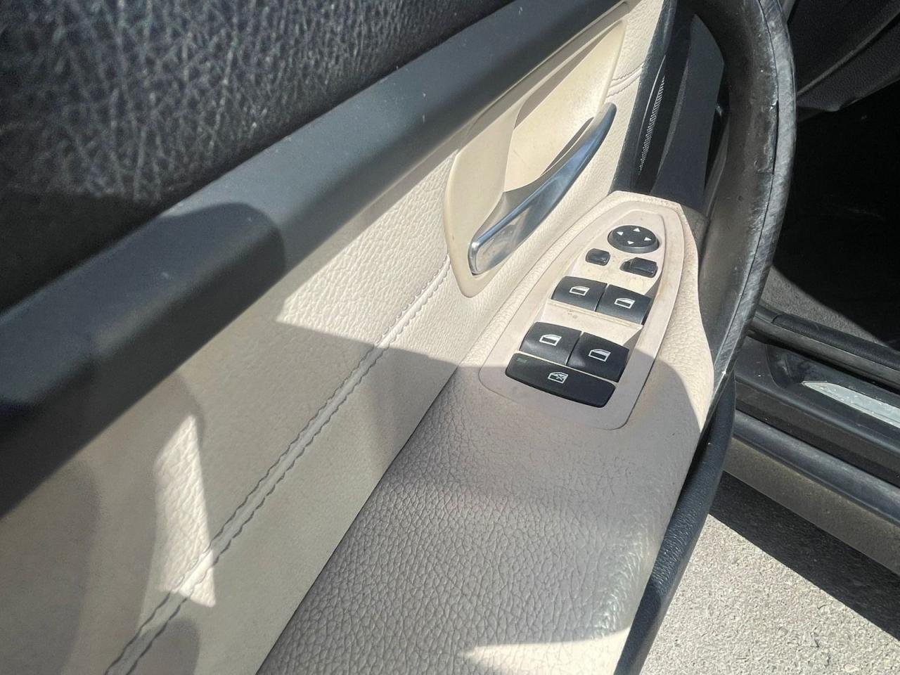 2013 BMW 3 Series 320i AWD LOW KM SAFETY INCLUDED NEW Tires + Brake Photo