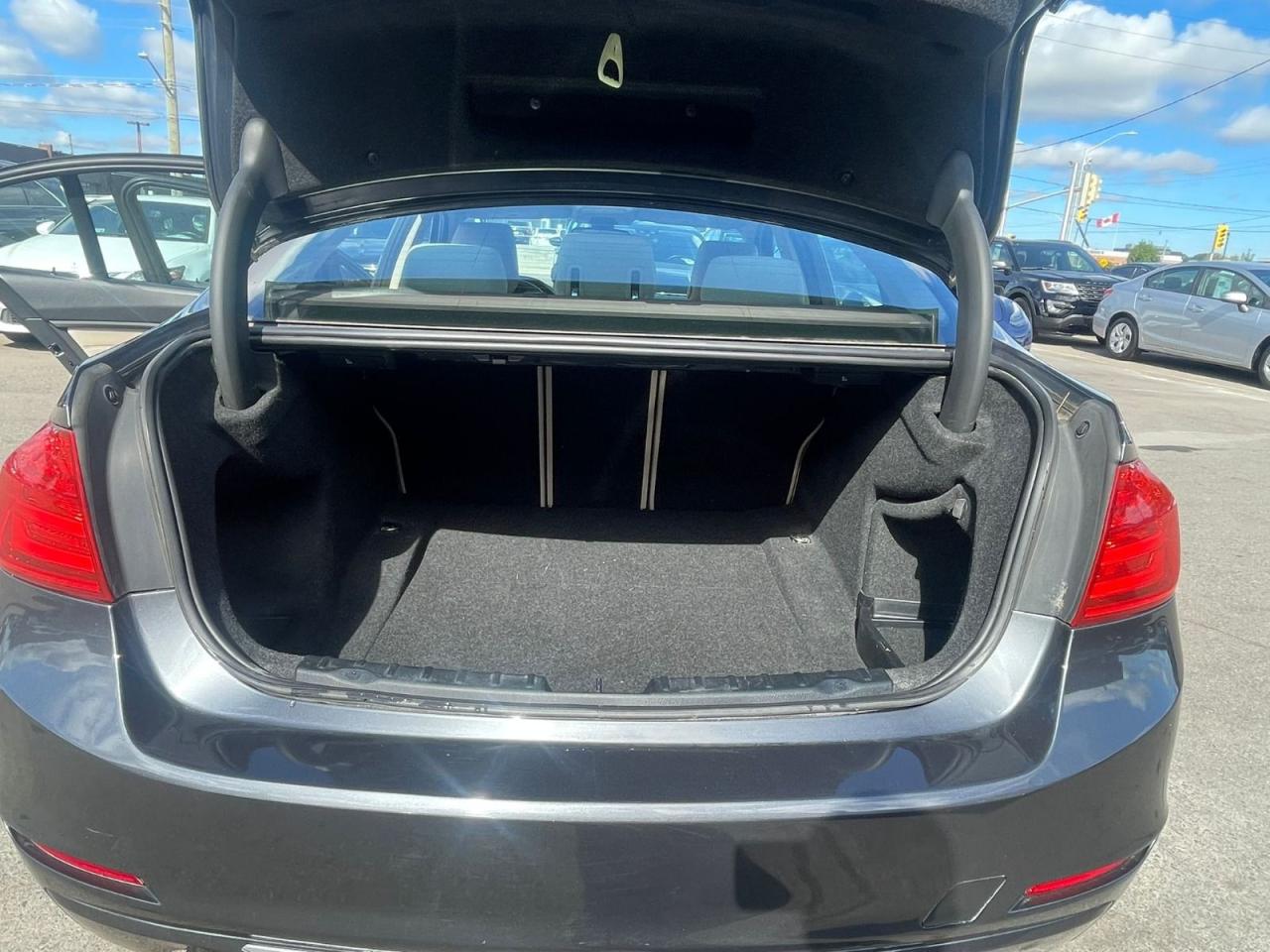 2013 BMW 3 Series 320i AWD LOW KM SAFETY INCLUDED NEW Tires + Brake Photo