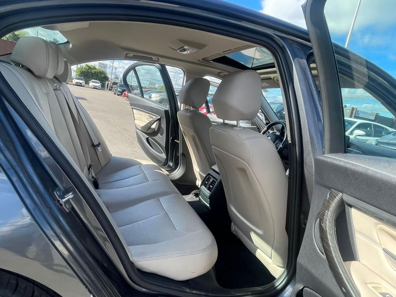 2013 BMW 3 Series 320i AWD LOW KM SAFETY INCLUDED NEW Tires + Brake Photo