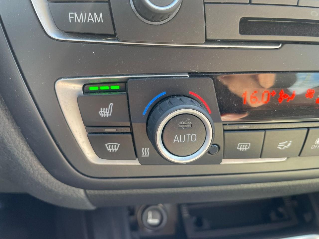 2013 BMW 3 Series 320i AWD LOW KM SAFETY INCLUDED NEW Tires + Brake Photo