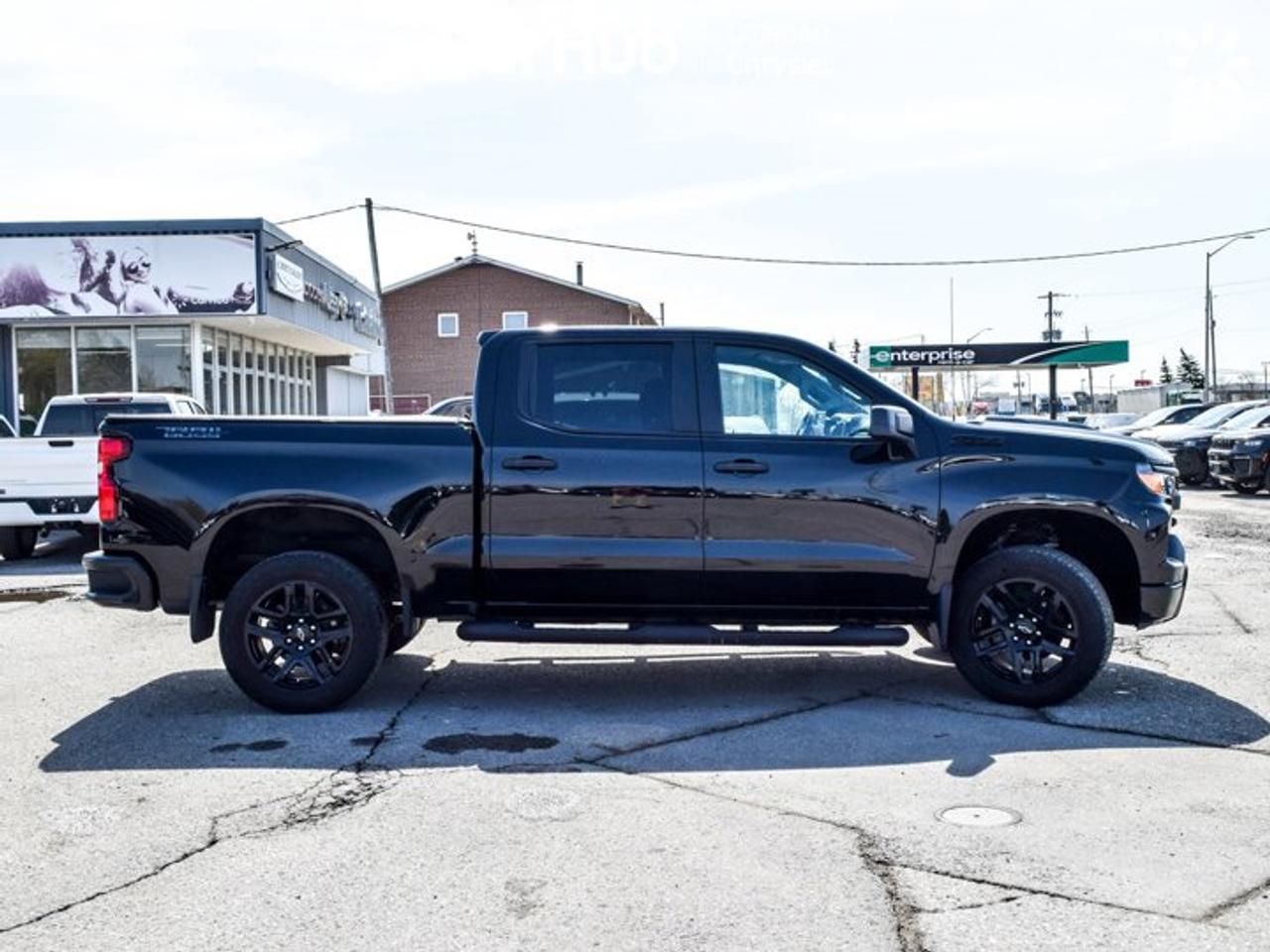 2024 Chevrolet Silverado 1500 Custom Trail Boss 4WD Crew Cab 147" Z71 6 Passenger Photo