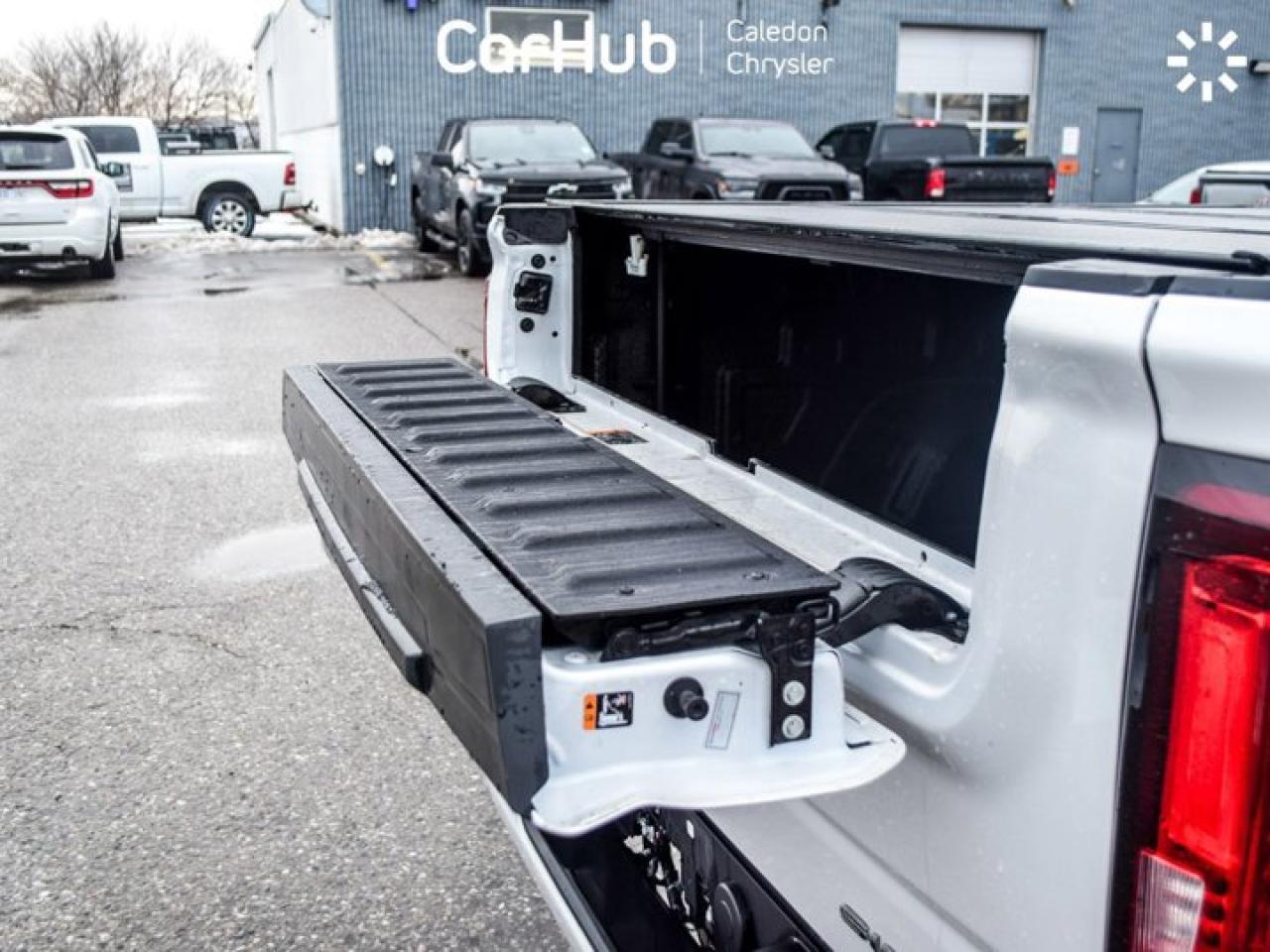 2023 GMC Sierra 1500 Denali 4WD Crew Cab 147" 5.3L Leather Multi Pro TailGate Sunroof Photo