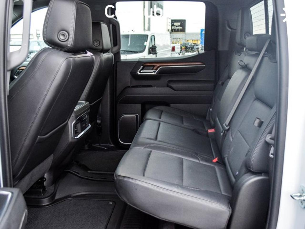 2023 GMC Sierra 1500 Denali 4WD Crew Cab 147" 5.3L Leather Multi Pro TailGate  5 passengers with captain chair Photo